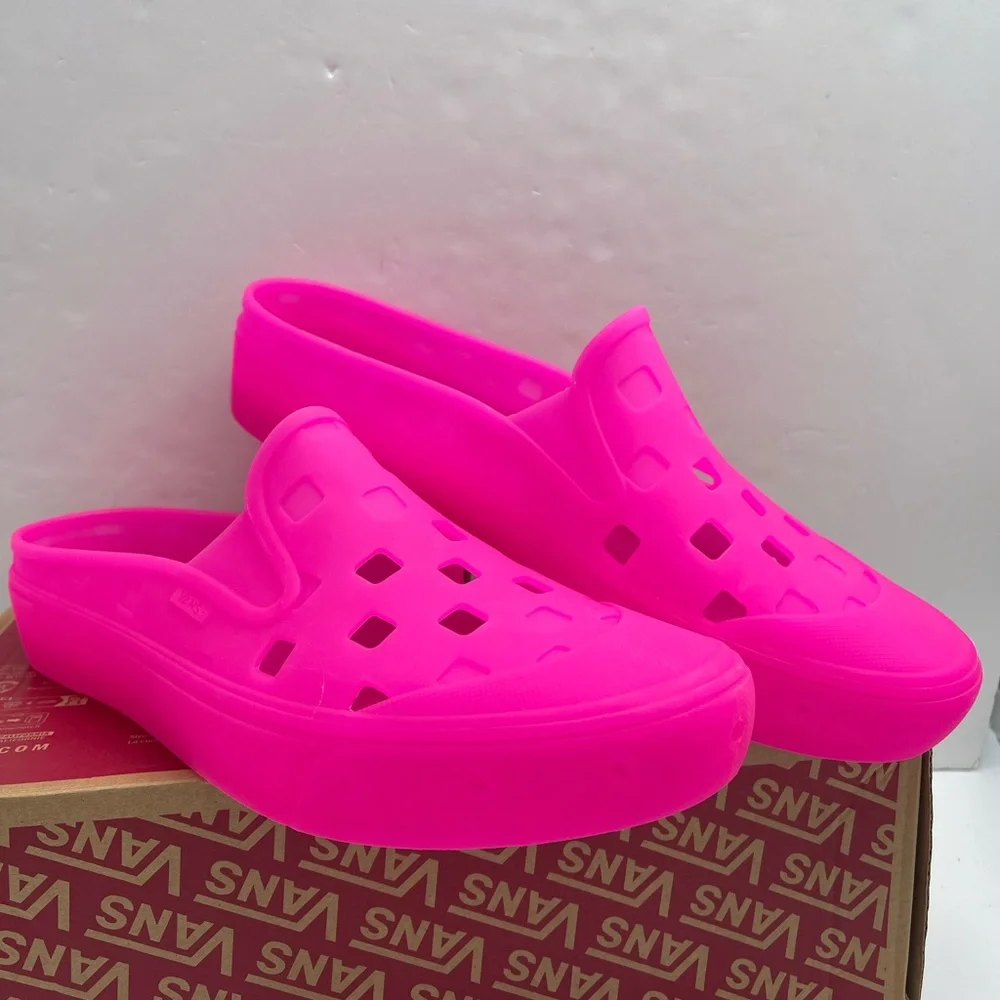 Vans Men’s Slip-On Mule Trk Hot Pink VN0005V8AFJ Vibrant Pink Slip-On Clogs
